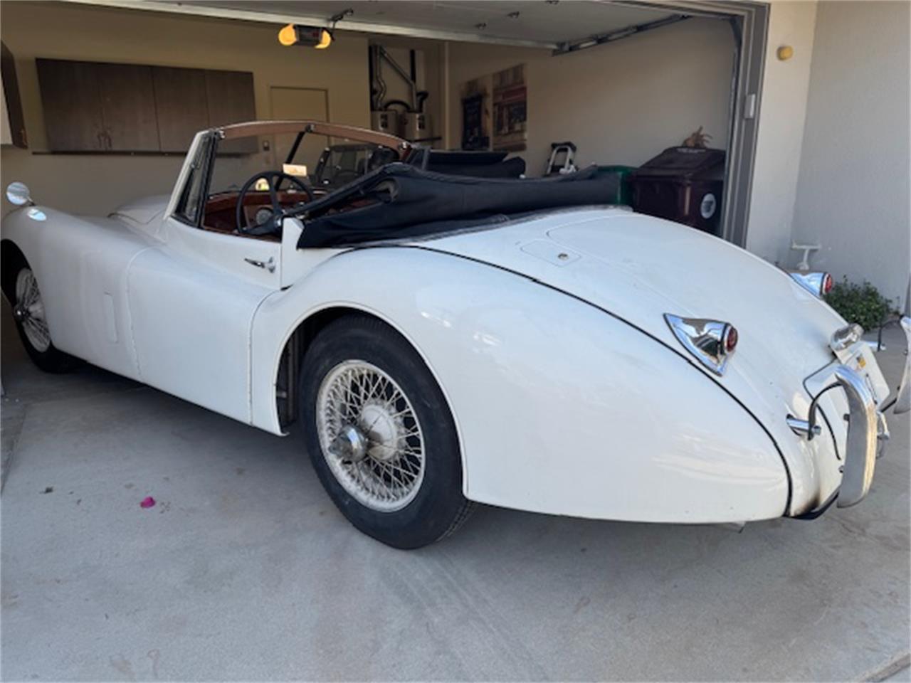 Jaguar-Xk120-1952-white-red-2