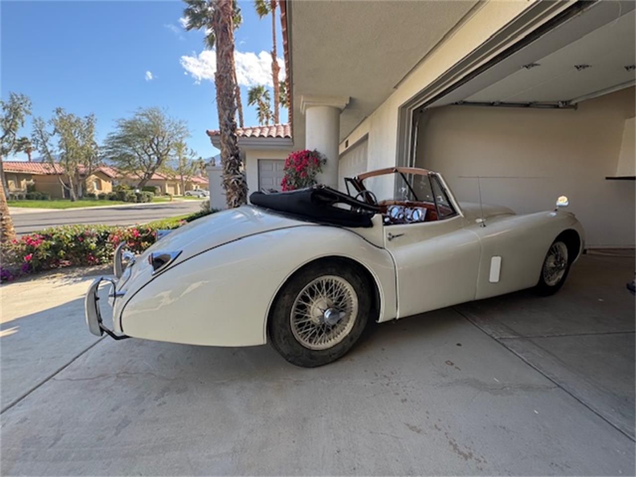 Jaguar-Xk120-1952-white-red-3