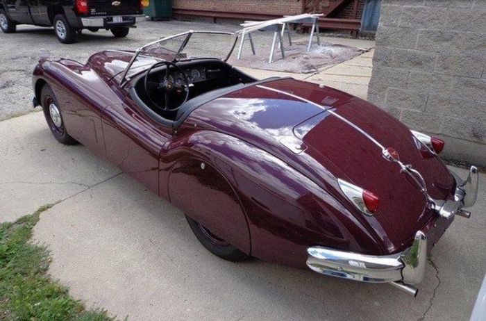 Jaguar-Xk140-1955-MaroonBlack-Top-Black-Leather-12