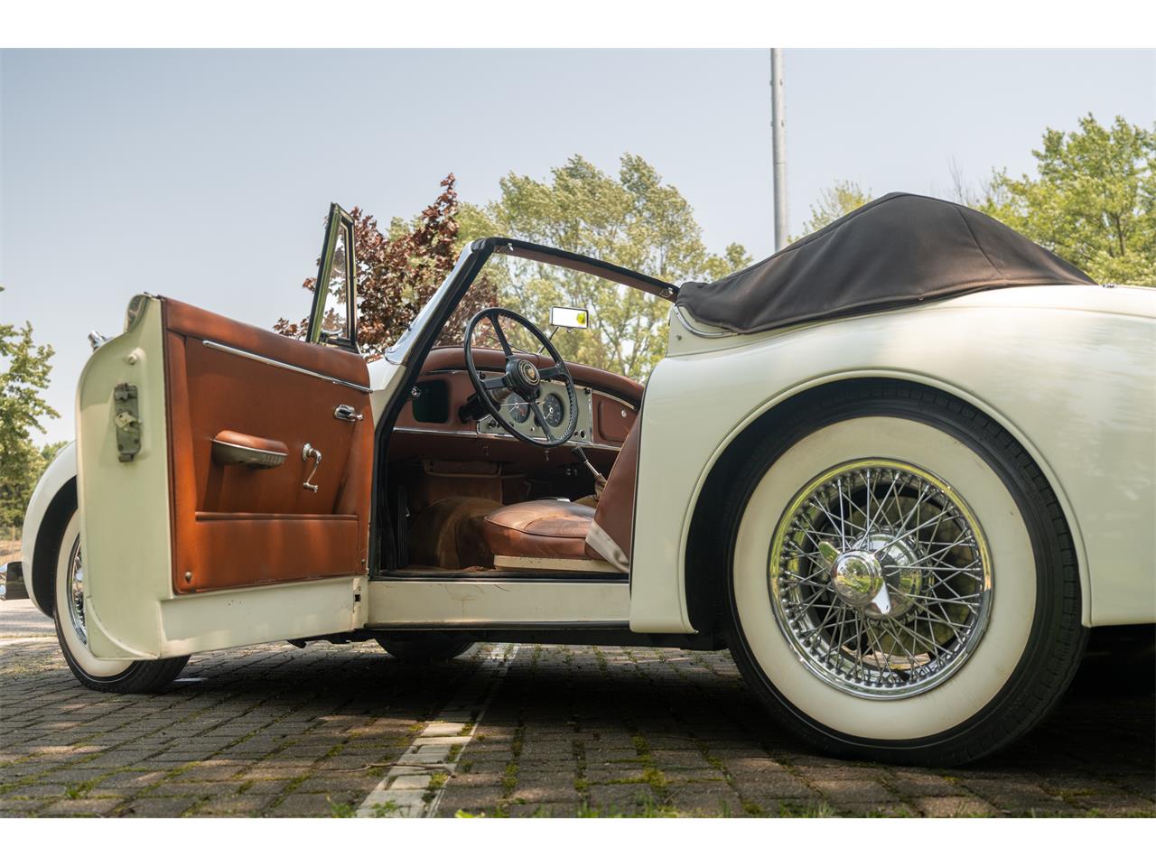 Jaguar-Xk150-1960-White-Brown-16