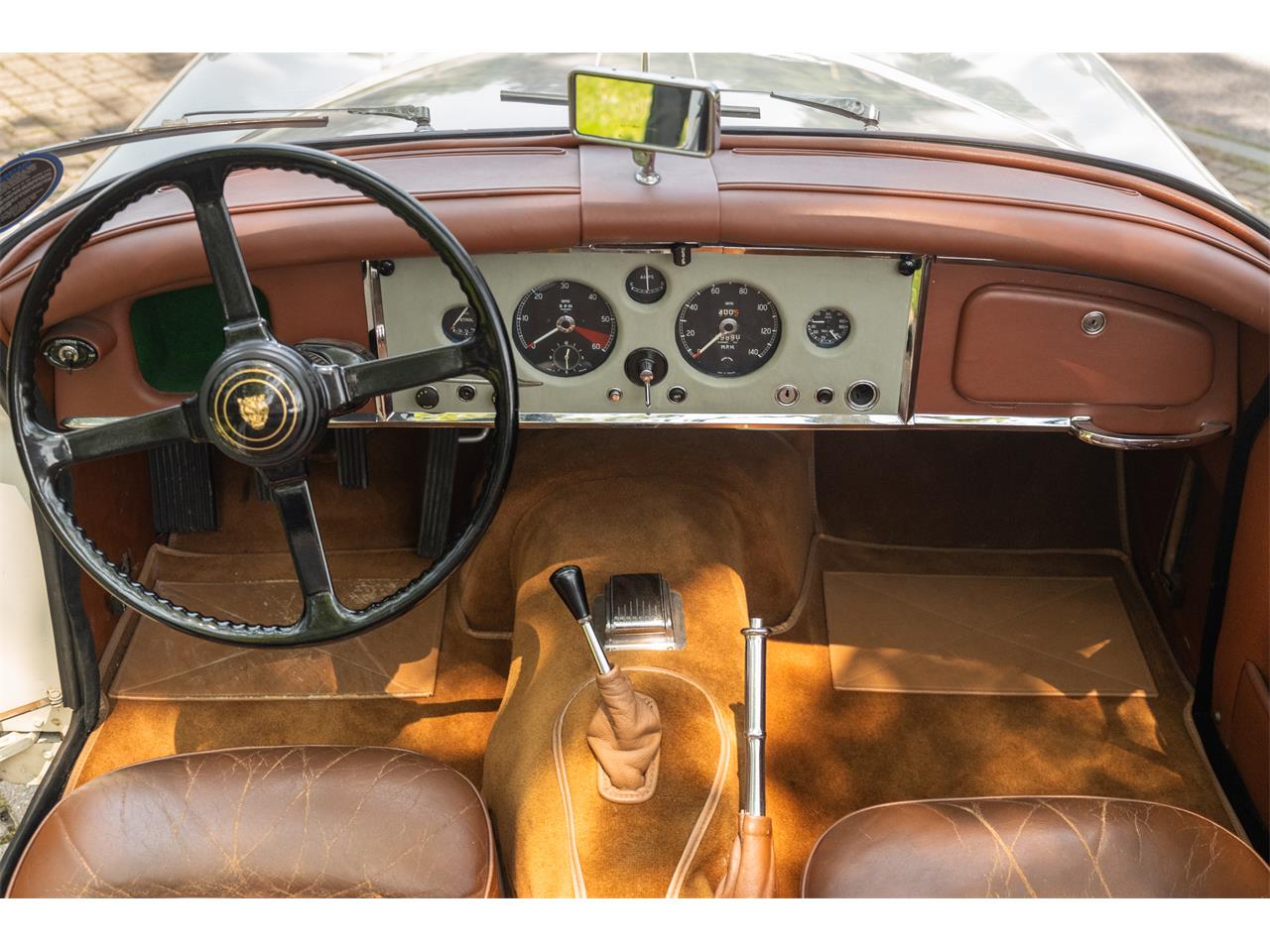 Jaguar-Xk150-1960-White-Brown-17