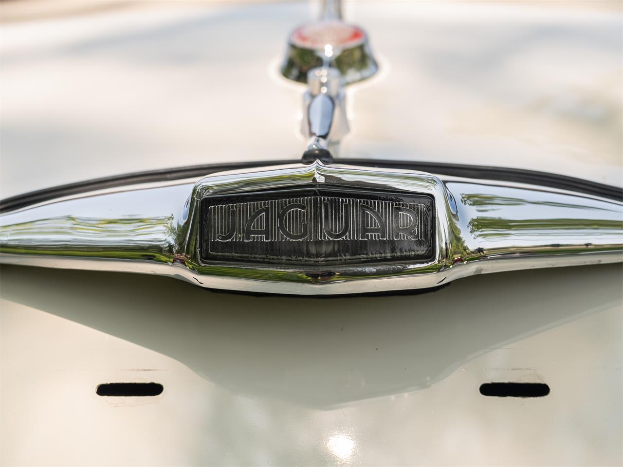 Jaguar-Xk150-1960-White-Brown-22