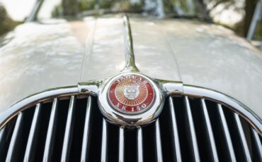 Jaguar-Xk150-1960-White-Brown-23
