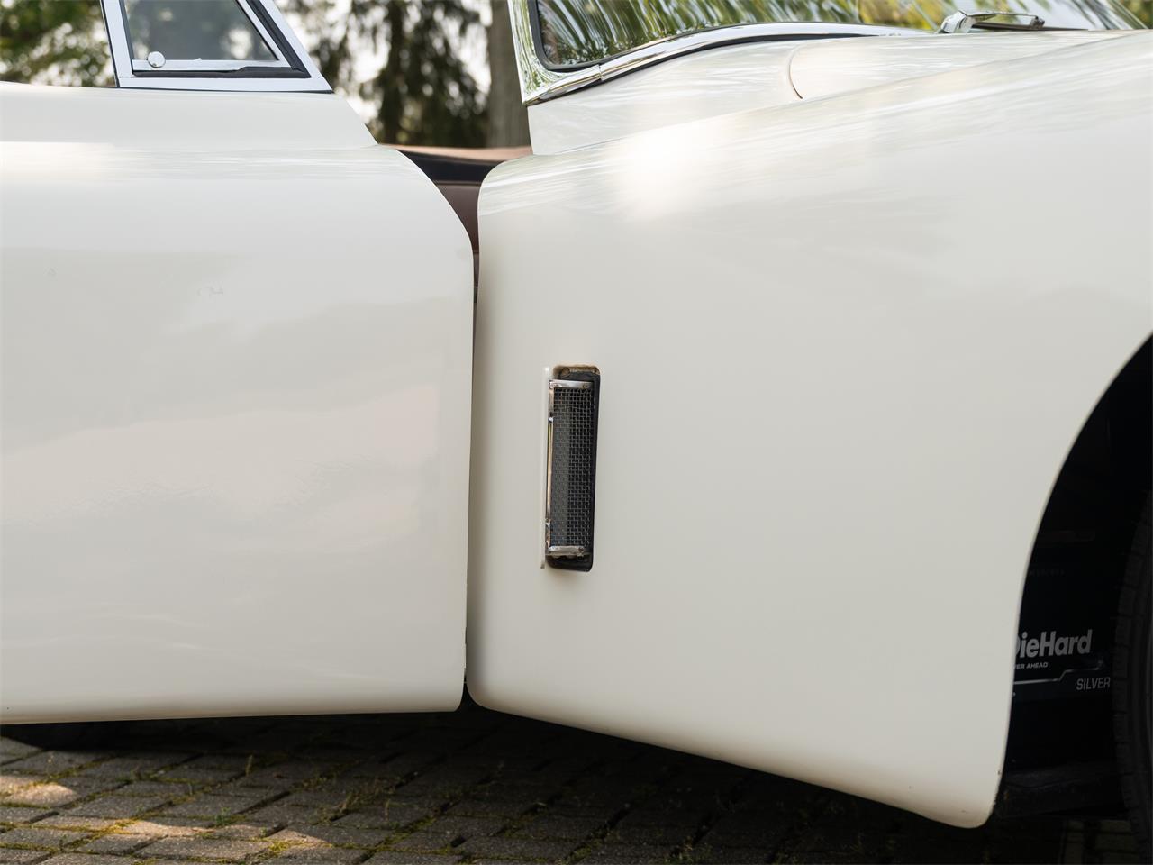 Jaguar-Xk150-1960-White-Brown-25