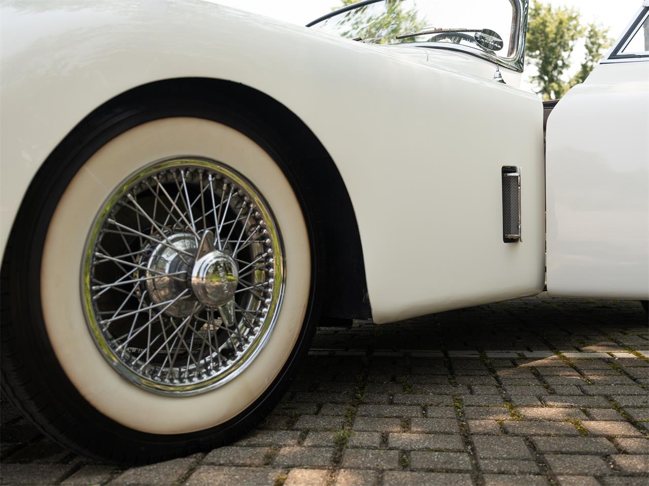 Jaguar-Xk150-1960-White-Brown-30