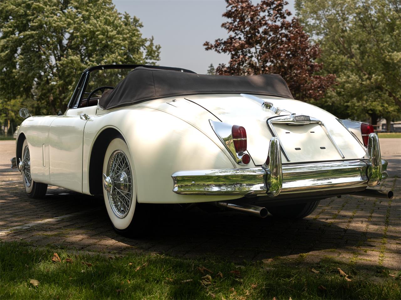 Jaguar-Xk150-1960-White-Brown-4