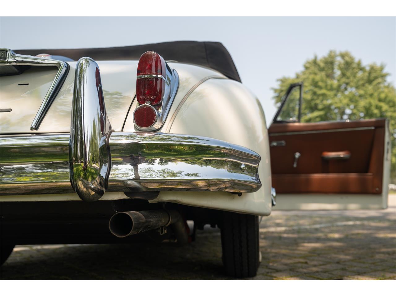 Jaguar-Xk150-1960-White-Brown-9