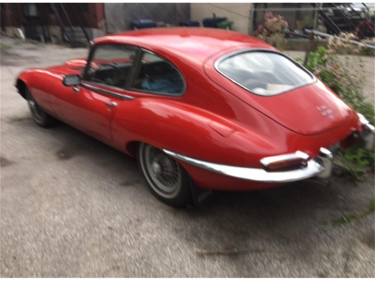 Jaguar-Xke-1967-Red-Beige-and-Black-2