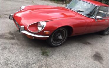 Jaguar-Xke-1967-Red-Beige-and-Black-3