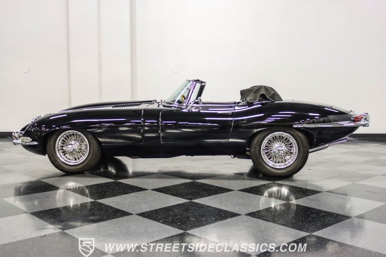 Jaguar-Xke-1968-Black-Black-12