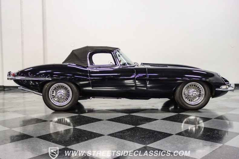 Jaguar-Xke-1968-Black-Black-19