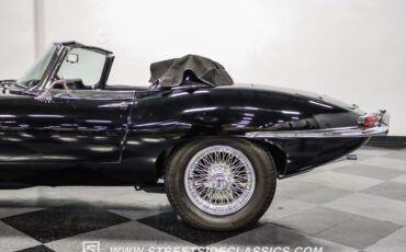 Jaguar-Xke-1968-Black-Black-30