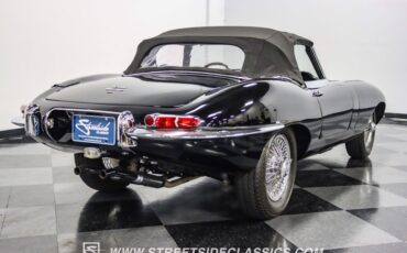 Jaguar-Xke-1968-Black-Black-31