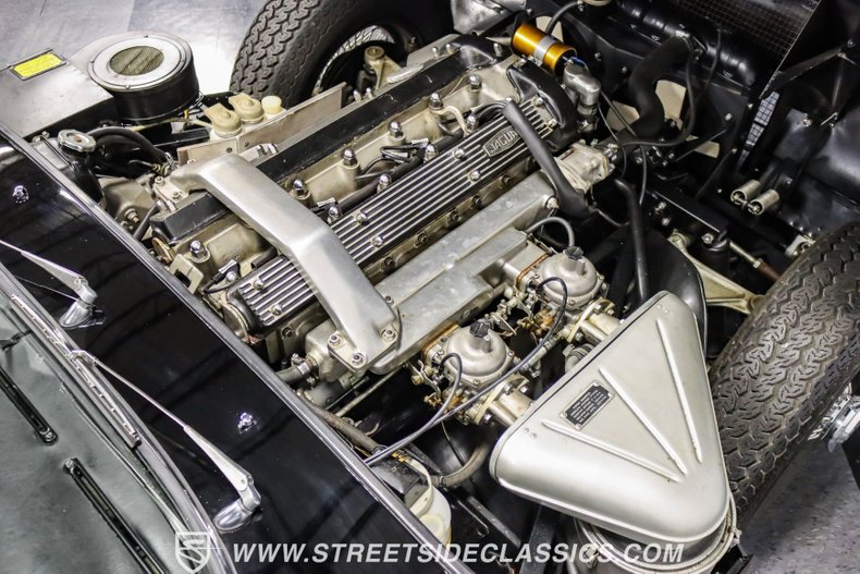 Jaguar-Xke-1968-Black-Black-4