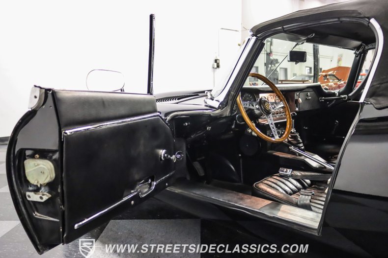 Jaguar-Xke-1968-Black-Black-46