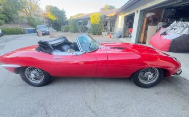 Jaguar-Xke-1968-Red-Black-3