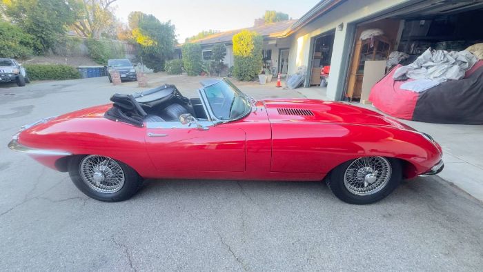 Jaguar-Xke-1968-Red-Black-3