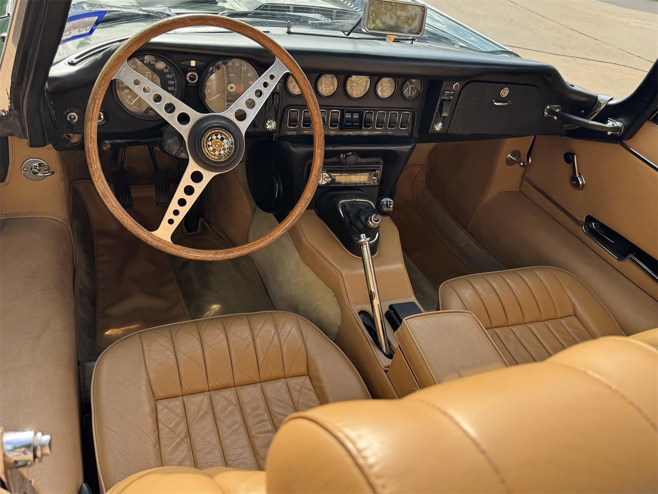 Jaguar-Xke-1971-British-Racing-Green-Biscuit-10