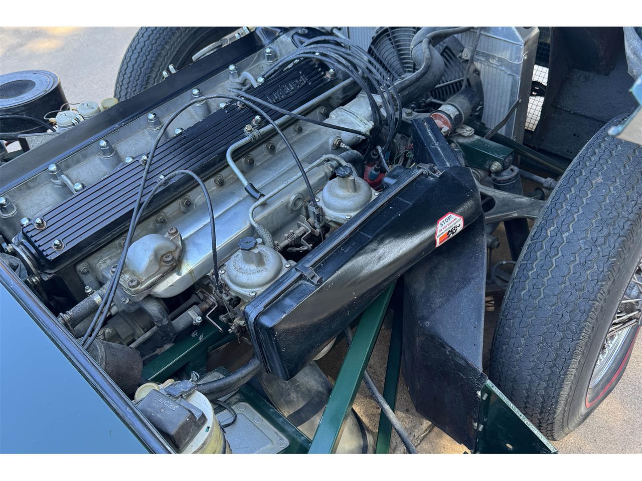 Jaguar-Xke-1971-British-Racing-Green-Biscuit-12