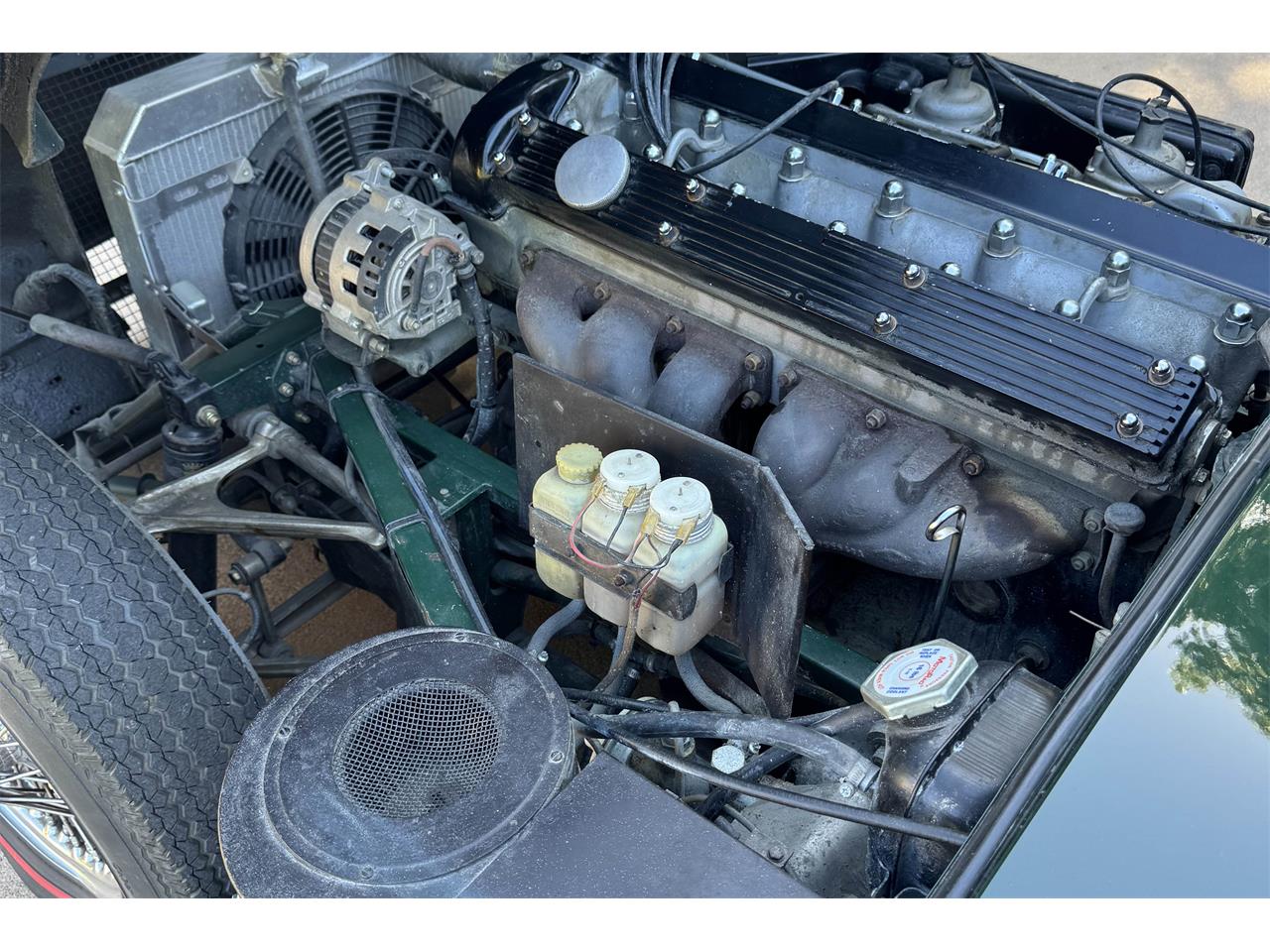 Jaguar-Xke-1971-British-Racing-Green-Biscuit-13