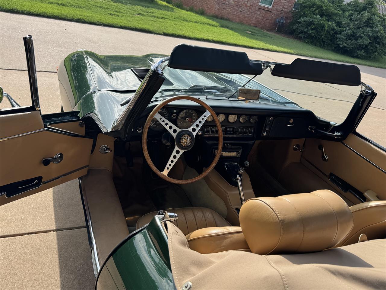 Jaguar-Xke-1971-British-Racing-Green-Biscuit-9