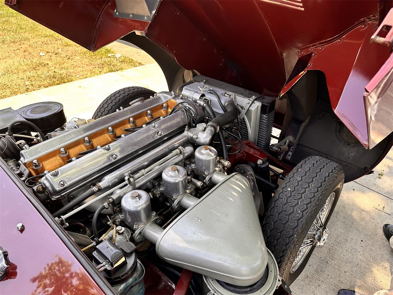 Jaguar-Xke-series-ii-1964-Red-Beige-16