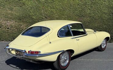 Jaguar-etype-1968-yellow-13