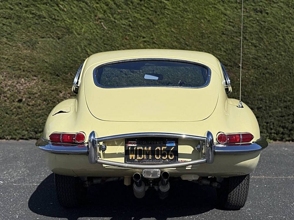Jaguar-etype-1968-yellow-14
