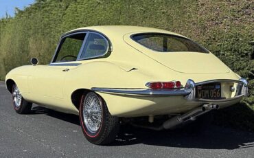 Jaguar-etype-1968-yellow-17