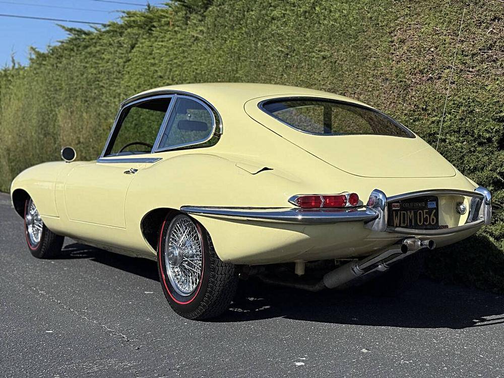 Jaguar-etype-1968-yellow-17