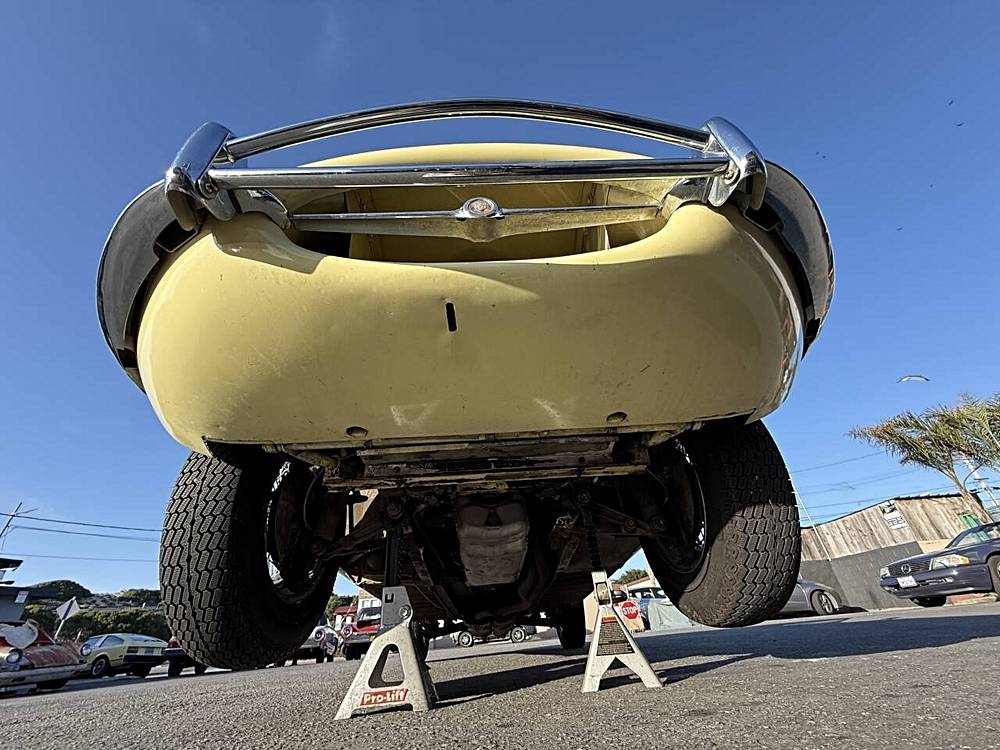 Jaguar-etype-1968-yellow-19