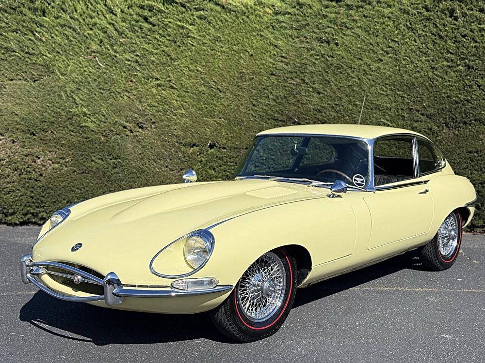 Jaguar-etype-1968-yellow-7