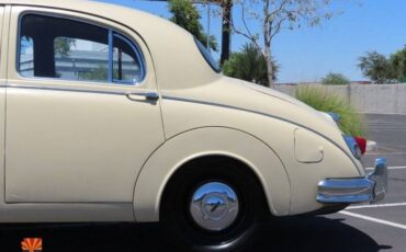 Jaguar-mark-i-1957-37