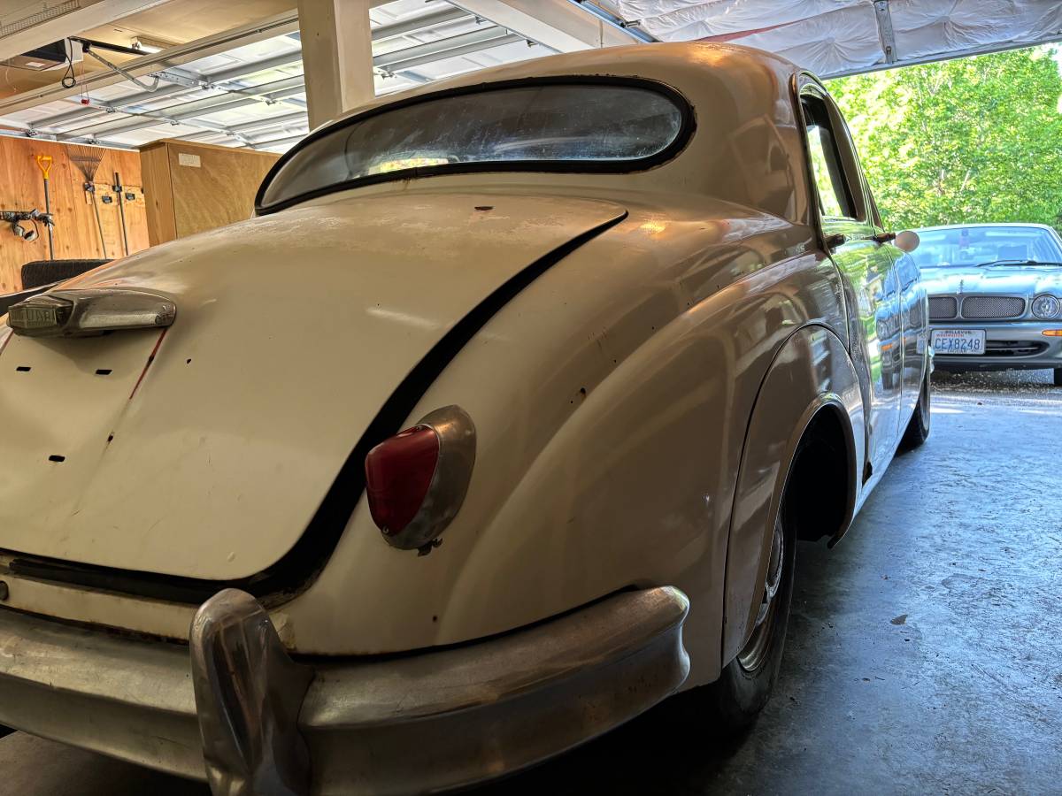 Jaguar-mk1-1957-white-3