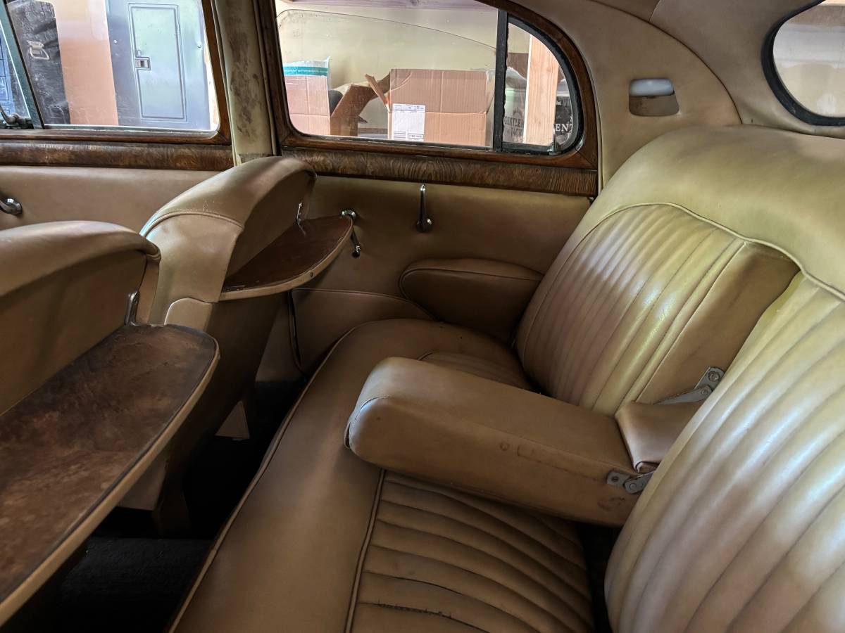 Jaguar-mk1-1957-white-8
