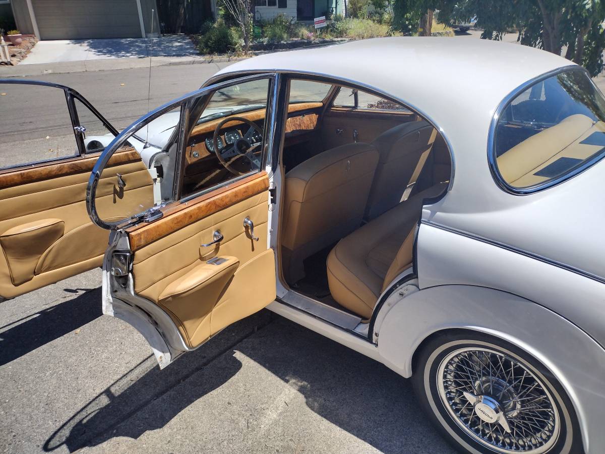 Jaguar-mk2-1960-white-9