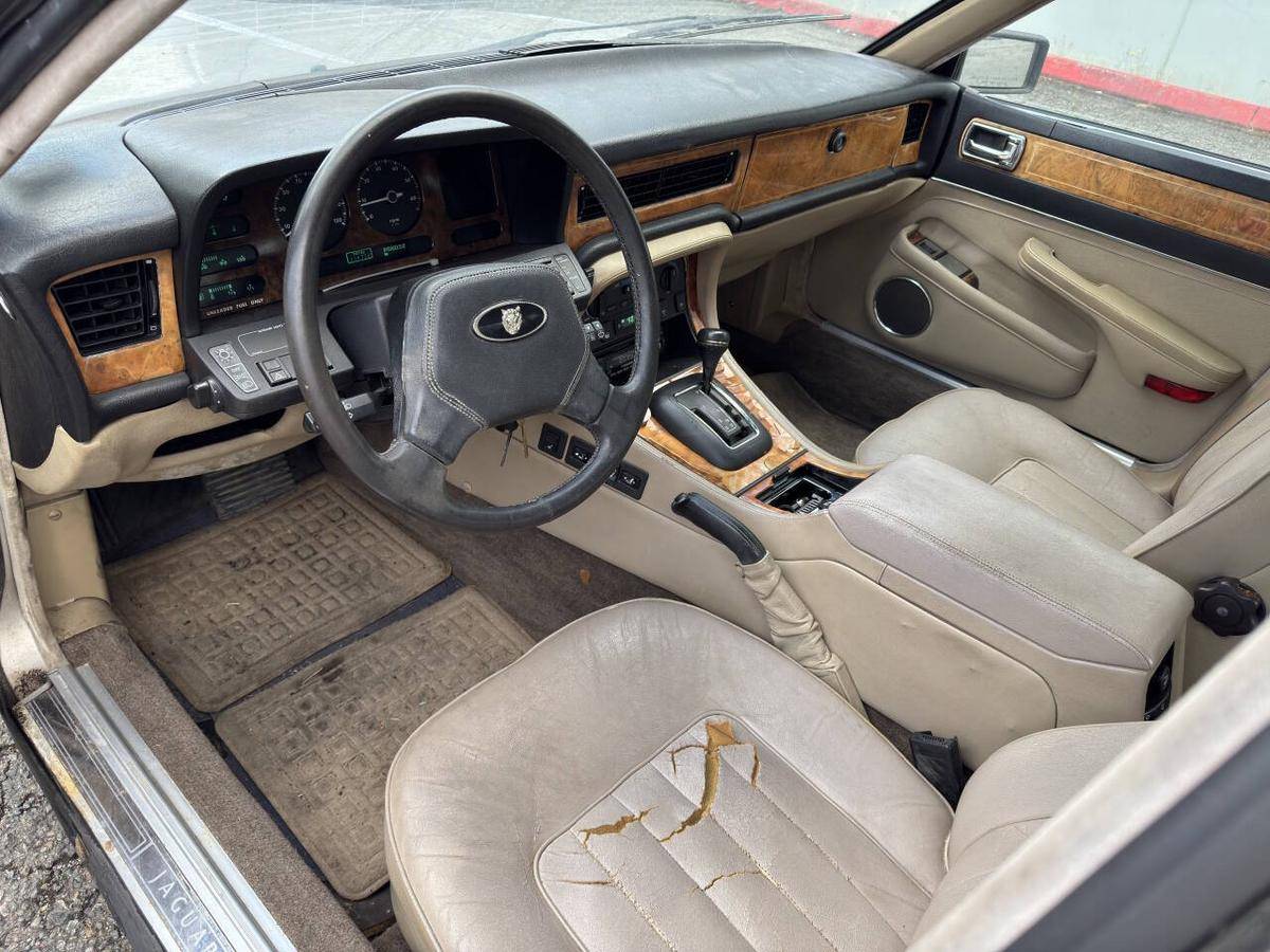Jaguar-vanden-plas-1988-18
