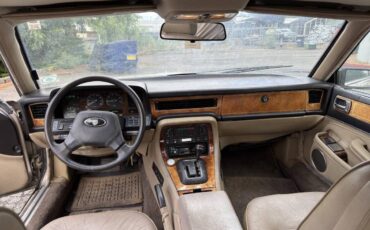 Jaguar-vanden-plas-1988-19