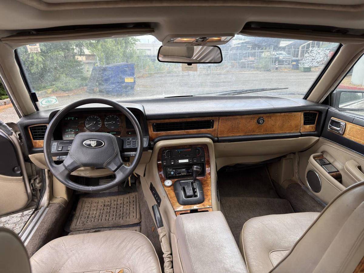 Jaguar-vanden-plas-1988-19