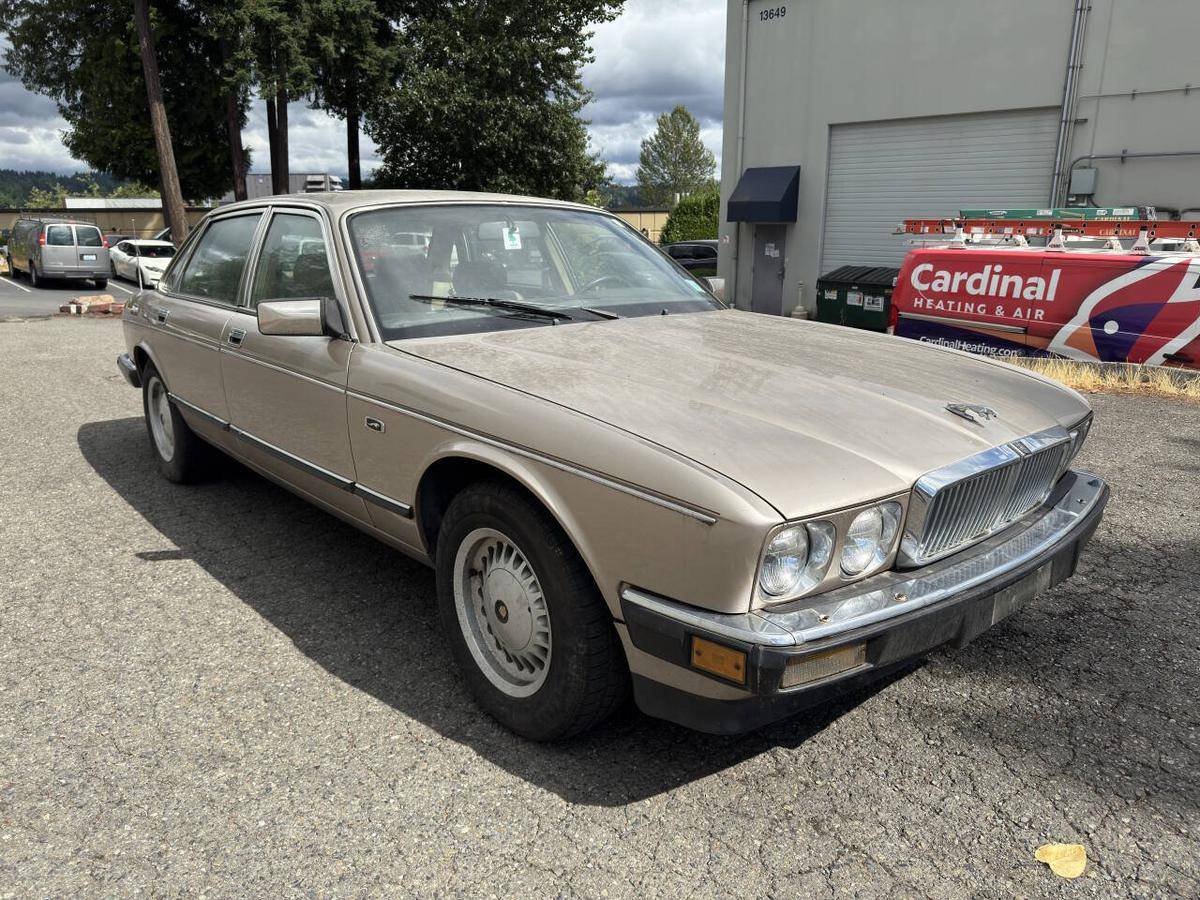 Jaguar-vanden-plas-1988-2