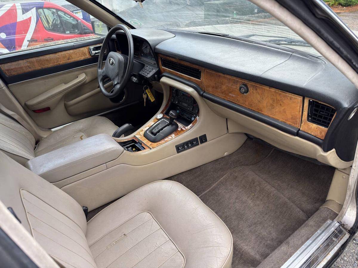 Jaguar-vanden-plas-1988-20