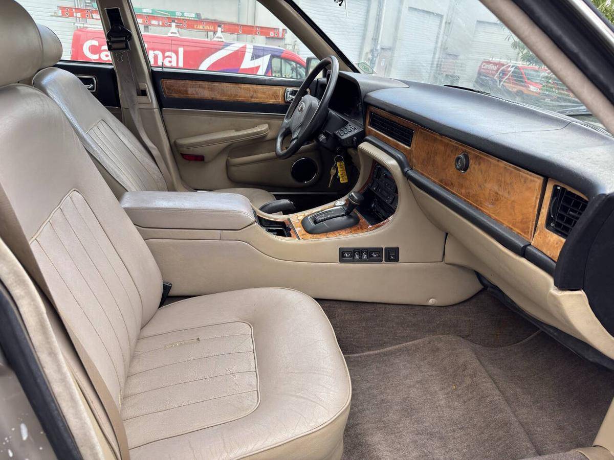 Jaguar-vanden-plas-1988-21