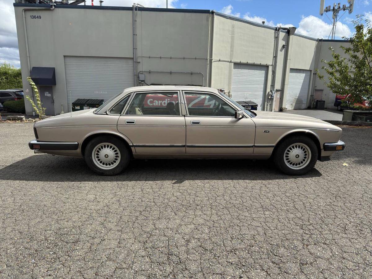 Jaguar-vanden-plas-1988-3