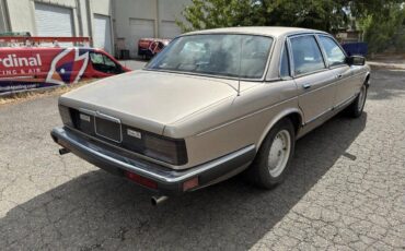 Jaguar-vanden-plas-1988-4
