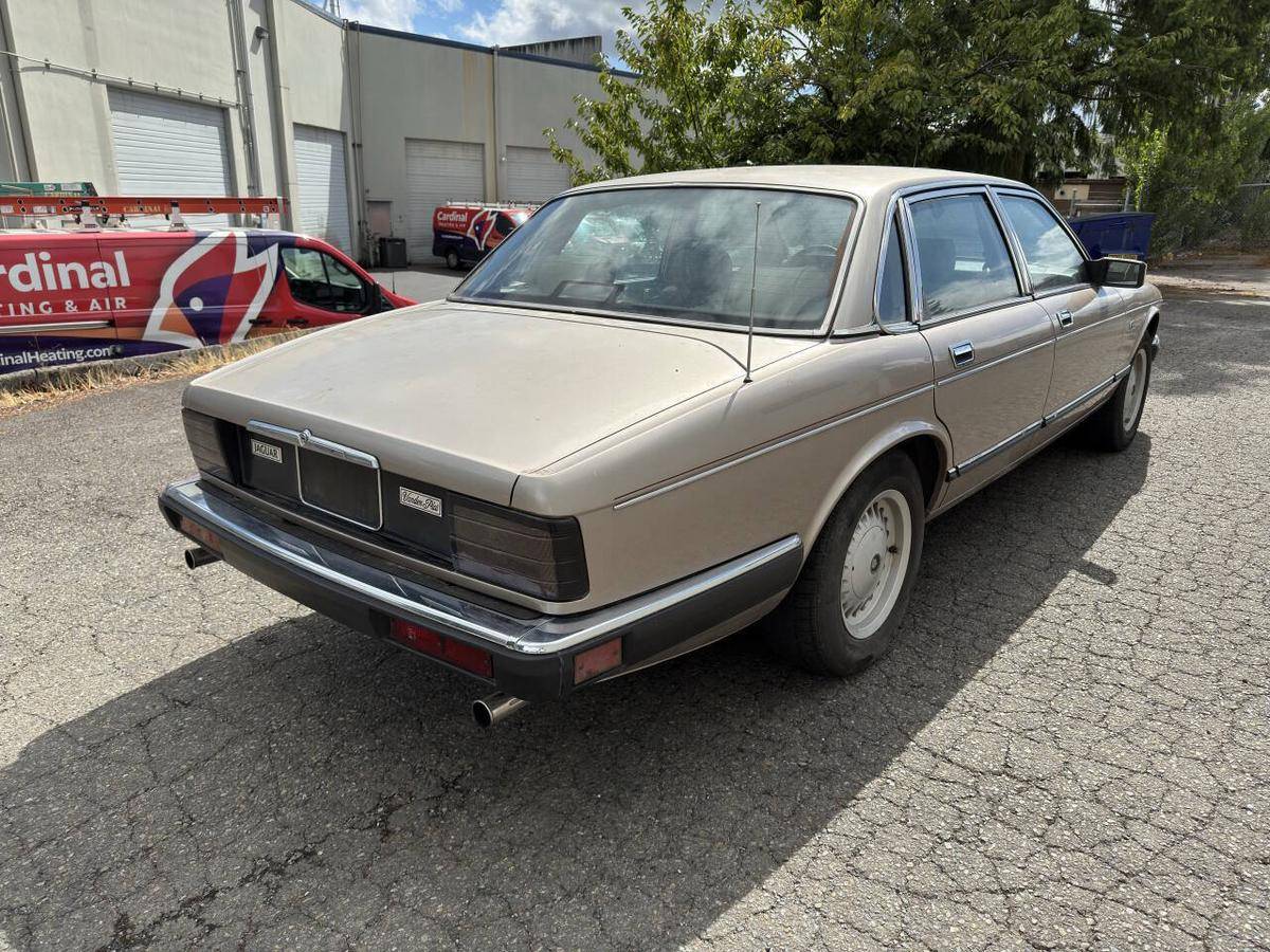 Jaguar-vanden-plas-1988-4
