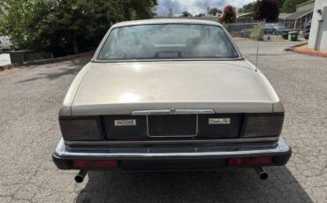 Jaguar-vanden-plas-1988-5