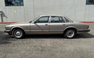 Jaguar-vanden-plas-1988-7