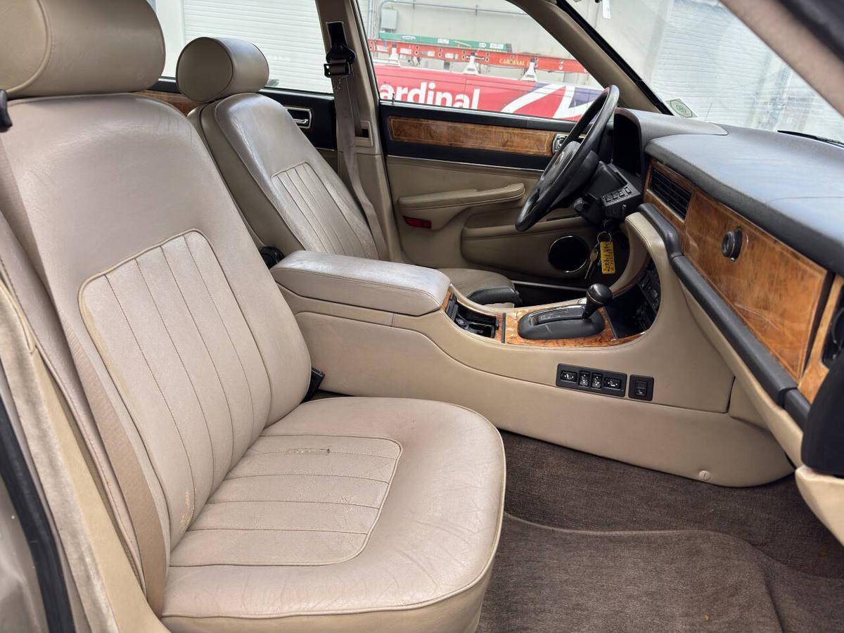 Jaguar-vanden-plas-1988-8