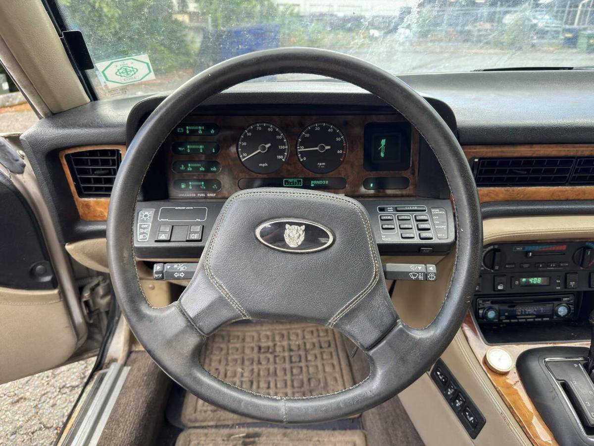 Jaguar-vanden-plas-1988-9