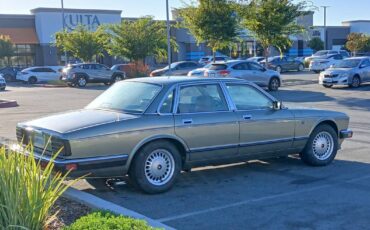 Jaguar-vanden-plas-1989-green-1